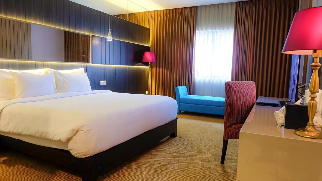 Swiss-Belhotel Silae Palu Ngoại thất bức ảnh